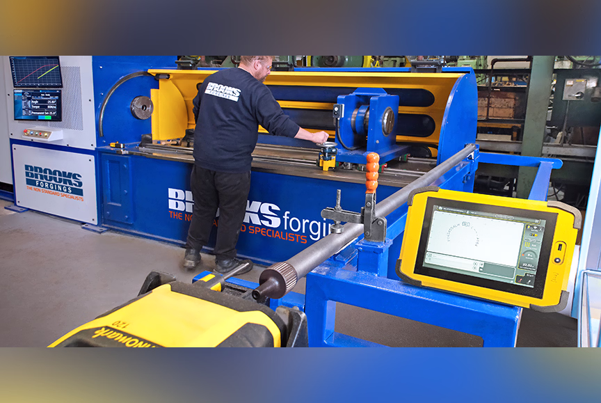 A dedicated micro-percussion marking system is positioned next to the pre-setting machine, ensuring a seamless production route for complete traceability.